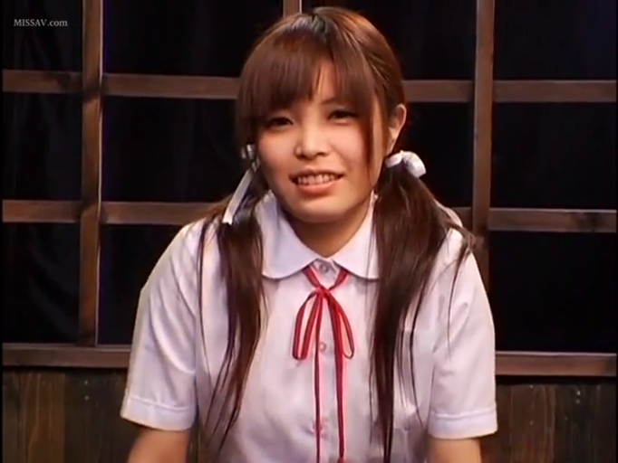 室内 · 微笑 · 面对镜头 · 半身 · 学生制服 · 双马尾 · 正面