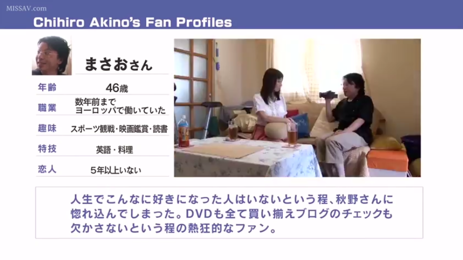 客厅 · 倾听 · 浅色上衣 · DV摄像机 · 电视节目画面风格