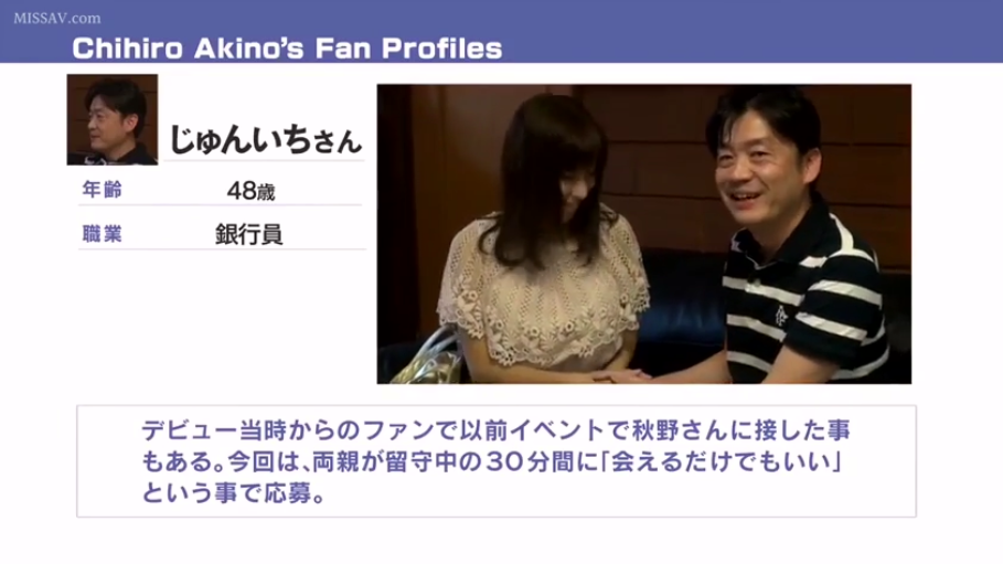 室内 · 微笑 · 条纹POLO衫 · 字幕板 · 人物资料卡 · 男人面部特写