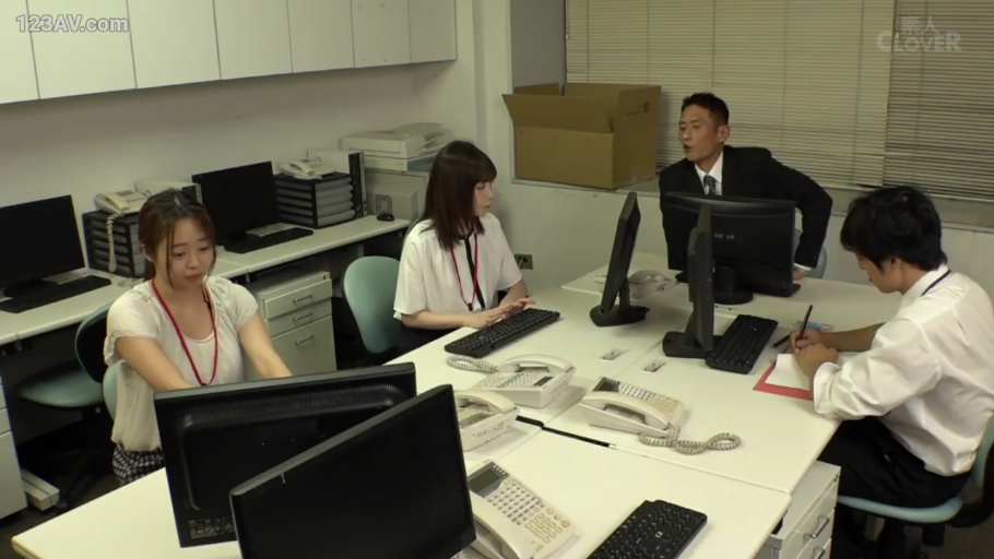专注 · 办公室 · 工作服 · 工牌