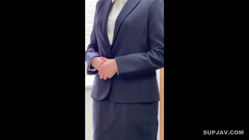 办公室 · 深色职业西装外套 · 职业表情 · 上半身中景