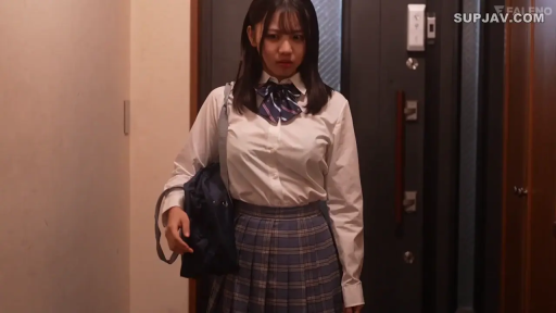 困惑 · 书包 · 室内走廊 · 人物中景 · 格子百褶短裙