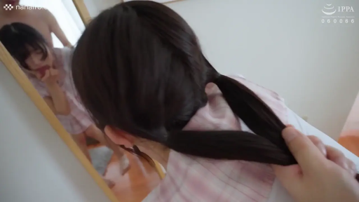 室内 · 粉色格子裙