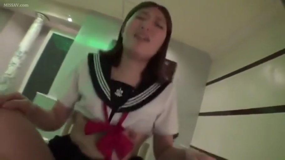 騎乗位 · 胸部のクローズアップ · 寝室 · 迷乱 · 水手服