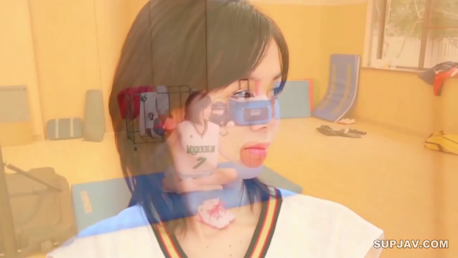 顔のクローズアップ · 吐舌 · 運動服 · 体育馆 · 画面叠影