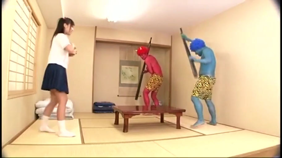 和室 · 虎纹底裤 · 人体彩绘 · 面无表情 · 鬼怪面具