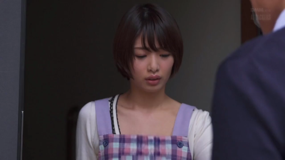 忧郁 · 站立 · 面部特写 · 玄关 · 围裙 · 迎接 · 短发人妻