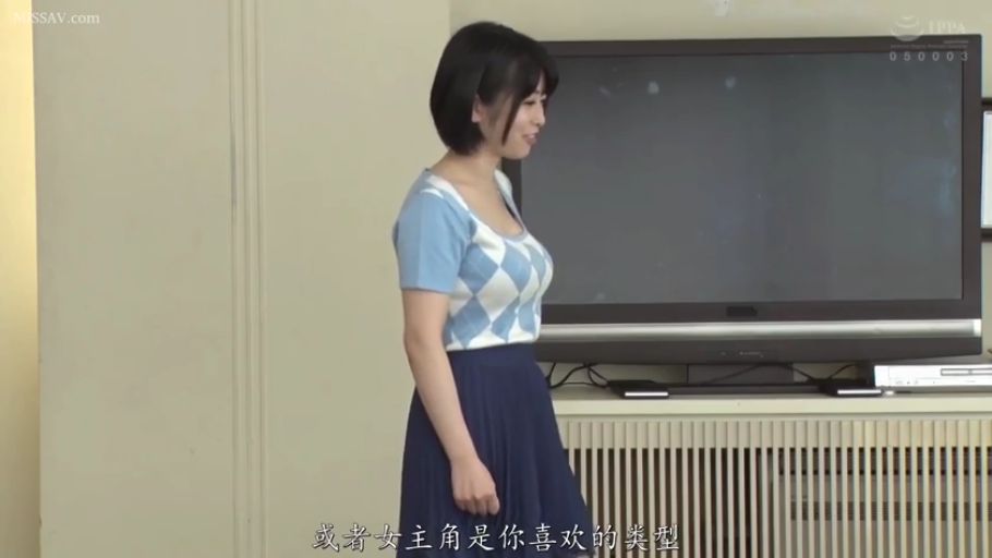 微笑 · 客厅 · 蓝白菱格纹短袖针织衫 · 侧身全身照