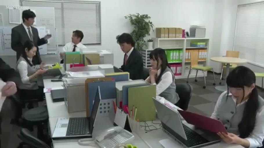平静 · 办公室 · 办公用品 · 办公室制服