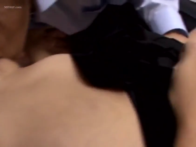 室内 · 胸部特写 · 沉醉 · 女性裸露 · 舔乳