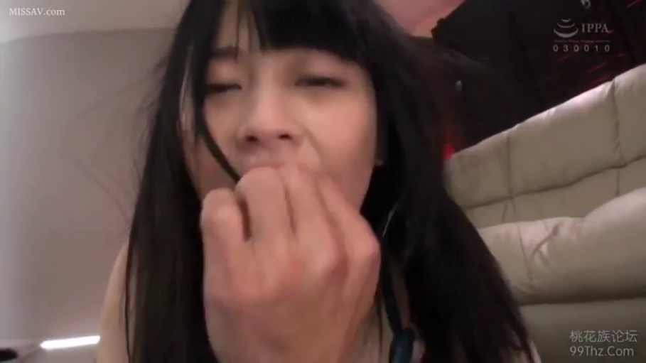 口部特写 · 床边 · 眼皮微闭 · 口交 · 未穿上衣