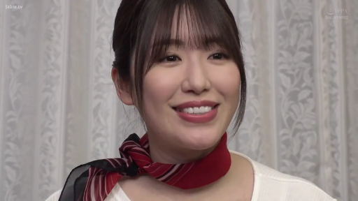 室内 · 友善 · 面部特写 · 红色丝巾 · 红色条纹丝巾