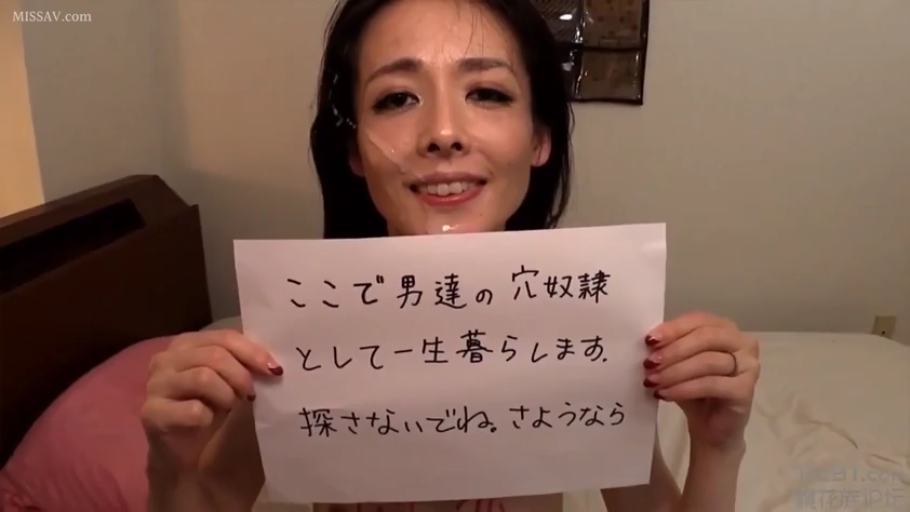 全裸 · 卧室 · 面部特写 · 正面坐姿