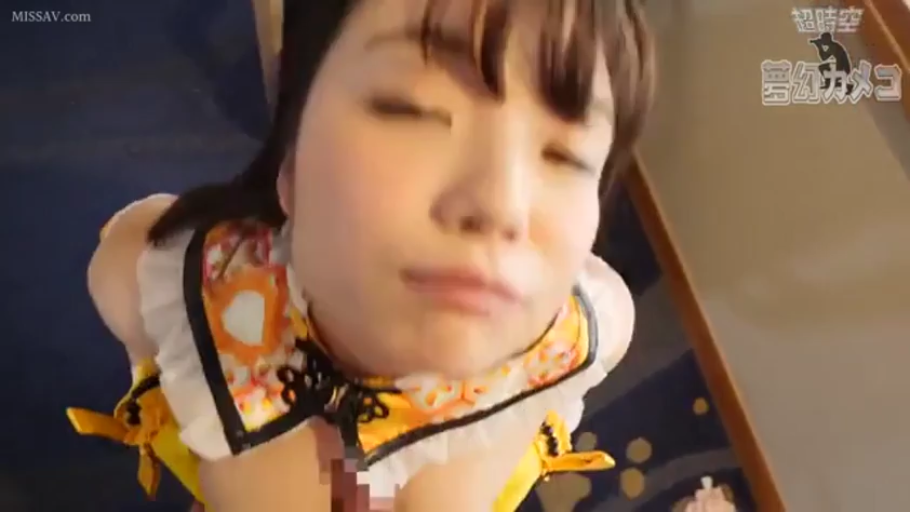 表情迷离 · 面部特写 · 黄色装饰衣领 · 口交 · 室内地毯上