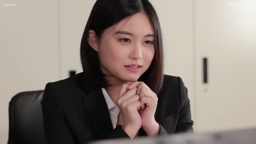 坐姿 · 交谈 · 脸部 · 办公室 · 办公椅 · 自然 · 职业装 · 短发