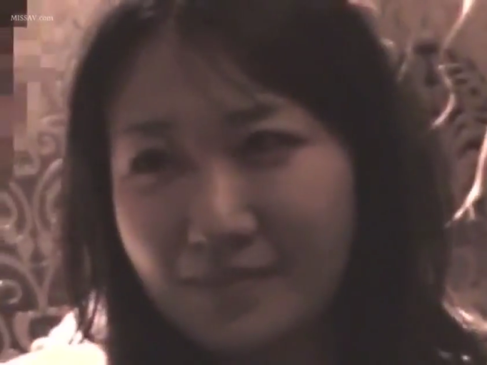 渴望 · 五官特写 · 低画质 · 室内卧室