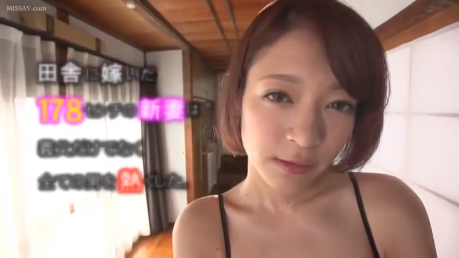 寝室 · 上半身特写 · 诱惑 · 吊带内衣 · 日语文字覆盖