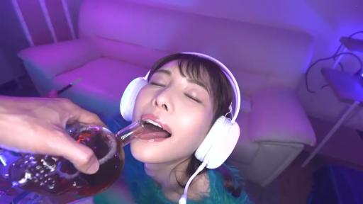 室内 · 脸部特写 · 蓝色毛绒衫