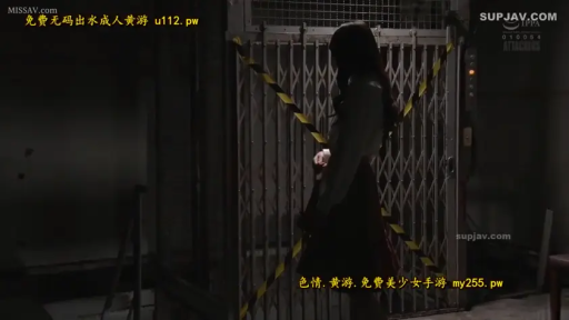 全身 · JK制服 · 侧立 · 废弃电梯口