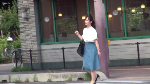 自然 · ハンドバッグ · 十字路口 · 蓝色过膝半身裙