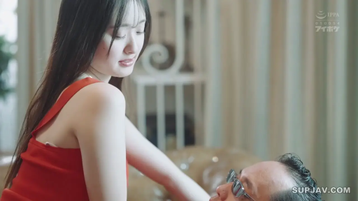 顺从 · 沙发 · 墨镜 · 光线柔和 · 红色吊带上衣 · 男性佩戴墨镜的脸部