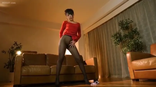 全身 · 站姿 · 沙发 · 客厅 · 诱惑 · 抚摸 · 红色上衣