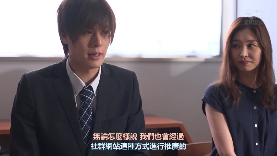 专注 · 办公室 · 中文字幕 · 深蓝色衬衫 · 女人侧脸特写