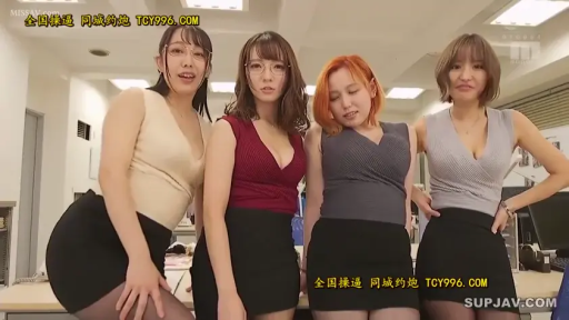 眼镜 · 办公室 · 站立 · 中景 · 微笑 · 职业装 · 凝视 · 多人