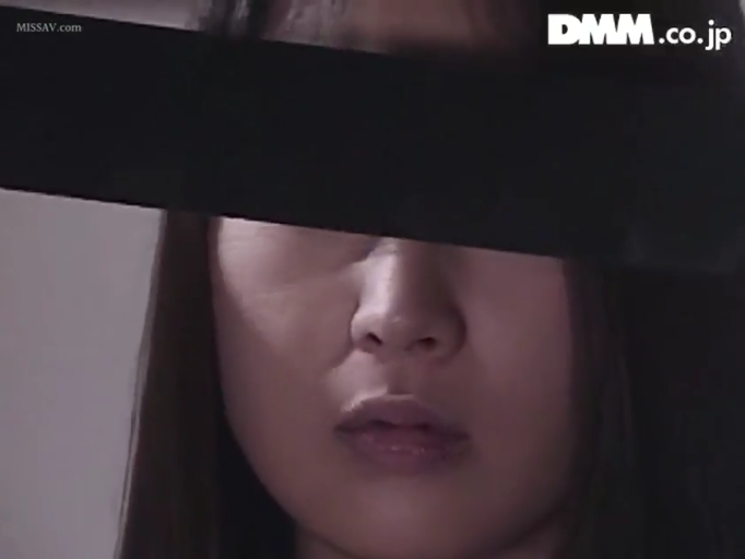 室内 · 眼部遮挡特写 · 无措 · 眼罩 · 遮眼