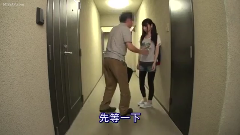 站立 · 休闲装 · 远景 · 走廊 · 搭讪