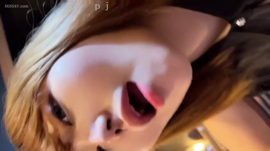室内 · 嘴部特写 · 黑色上衣 · 嘴部张开 · 口交