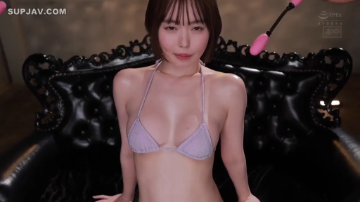 上半身特写 · 摄影棚 · 粉色跳蛋 · 诱惑表情 · 紫色比基尼 · 身体油亮