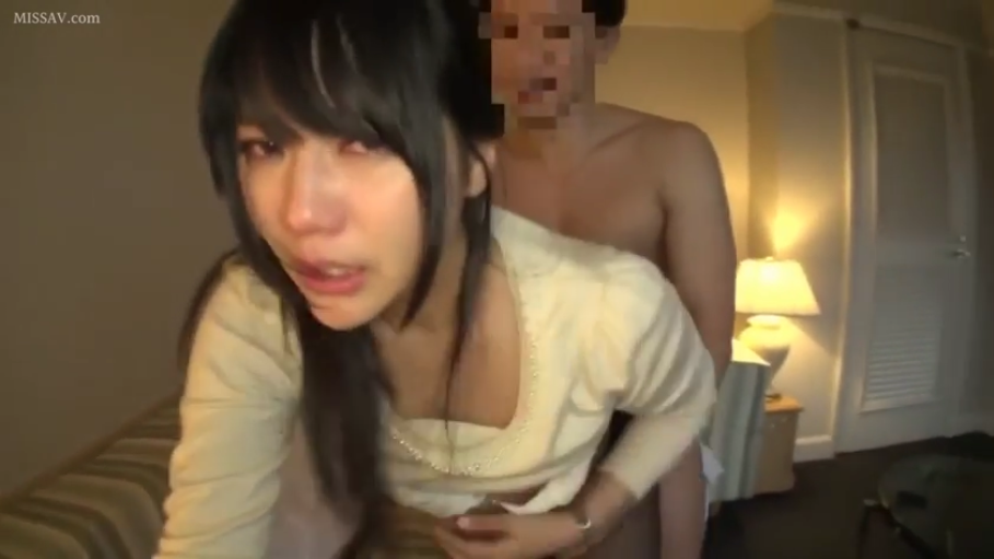 性交 · 迷离 · 后入式 · 酒店房间 · 台灯 · 面部特写 · 成人内容 · 米色毛衣