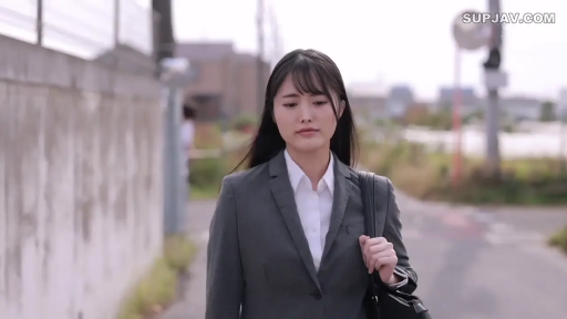 中景 · 职业装 · 行走 · 户外