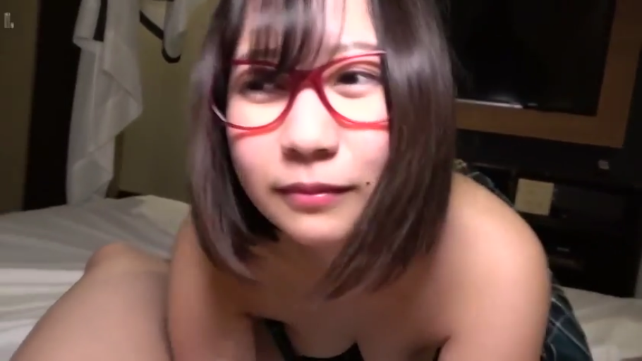迷离 · 脸部特写 · POV视角 · 半裸 · 室内卧室 · 红框眼镜