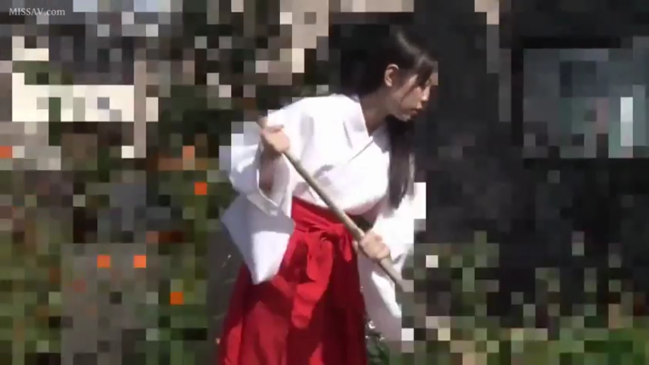 集中 · 红色袴 · 神社庭院 · ほうき · 上半身中景 · 阳光充足