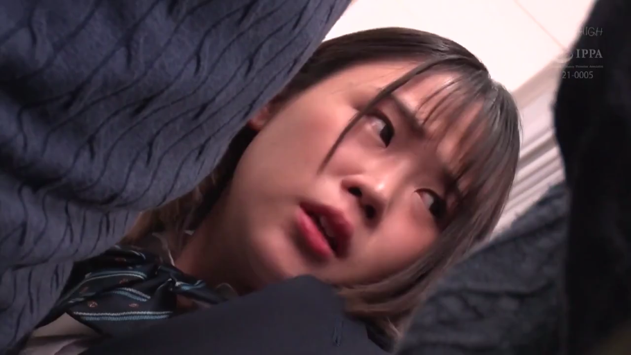 室内 · 领带 · 面部特写 · 受惊