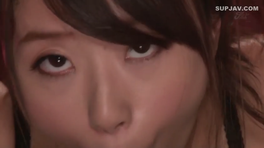 室内 · 渴望 · 眼睛特写 · 吊带内衣 · 口交
