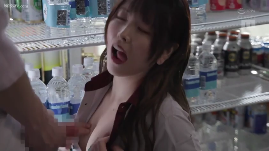 胸部 · 揉乳 · 站立 · 制服 · 便利店 · 货架 · 高潮脸 · 日韩AV