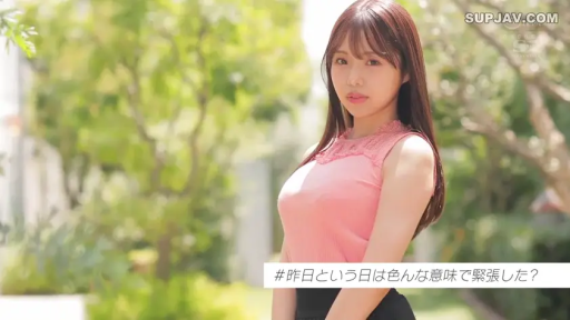 半身特写 · 凝视 · 户外公园 · 侧身站立 · 粉色蕾丝无袖上衣
