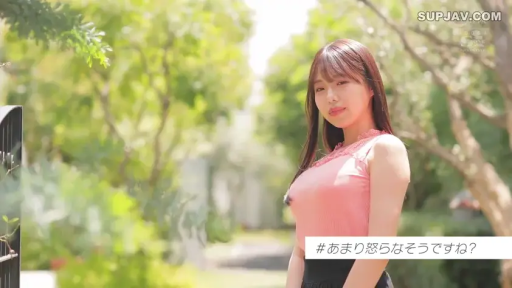 巨乳 · 微笑 · 凝视 · 上半身 · 户外 · 站立回眸 · 粉色无袖背心