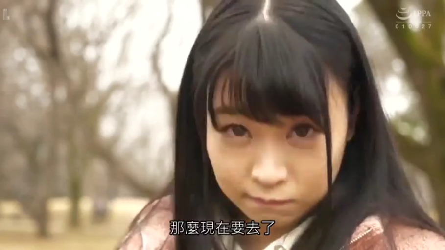 脸部特写 · 注视 · 户外 · 正面 · 粉色外套