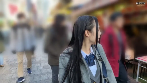 自然 · 街道 · 行走 · JK制服 · 侧脸 · 单肩包 · 寻找