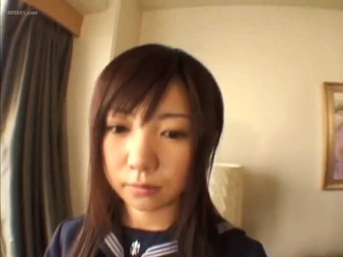 卧室 · 脸部特写 · 无表情 · 水手服