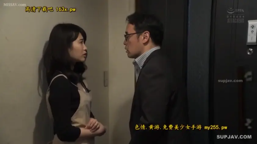 疑惑 · 侧面中景 · 室内玄关 · 女：黑色上衣、围裙