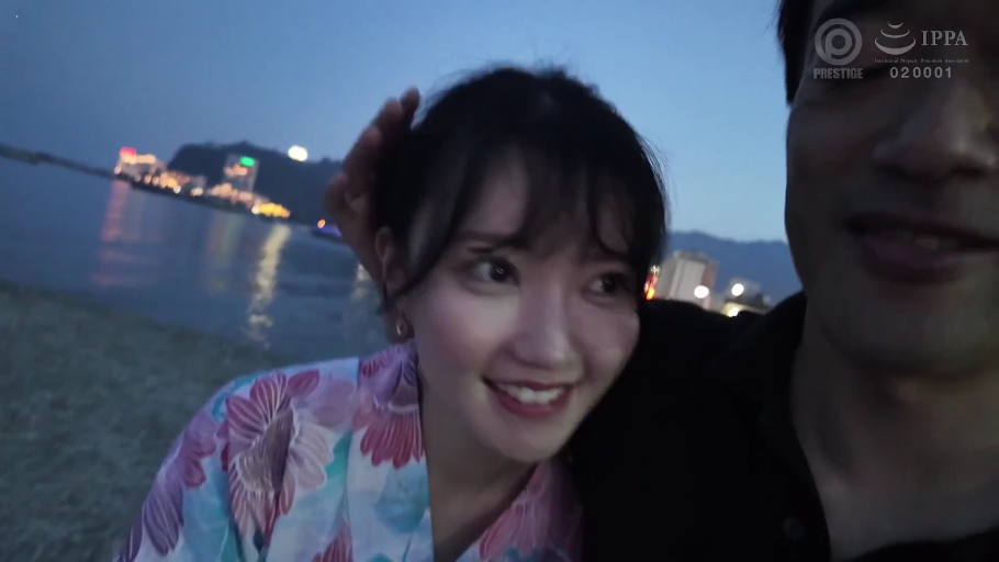 脸部特写 · 微笑 · 浴衣 · 依偎 · 海边 · 摸头