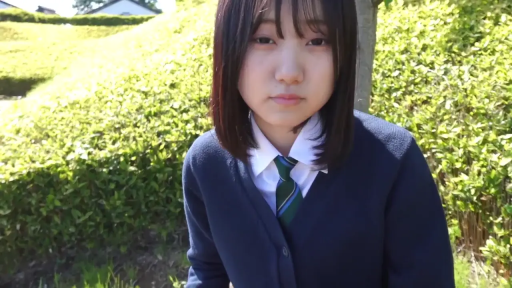 Sitting Posture · Melancholy · Half-body · Stare · JK Uniform · Outdoor · 短发