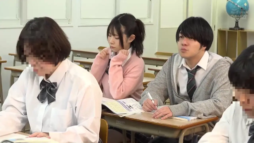 坐姿 · 教室 · 课桌 · 认真 · JK制服 · 校园 · 上课