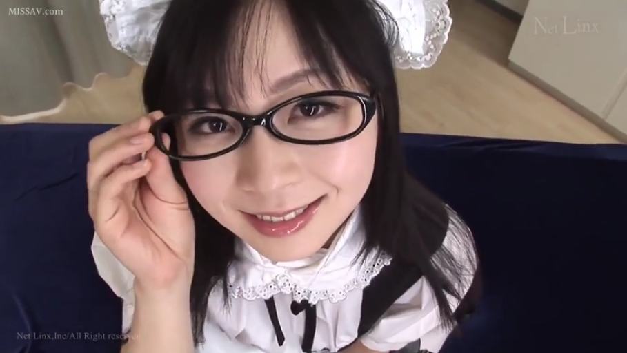 室内 · 眼镜 · 微笑 · 眼睛特写 · 女仆装