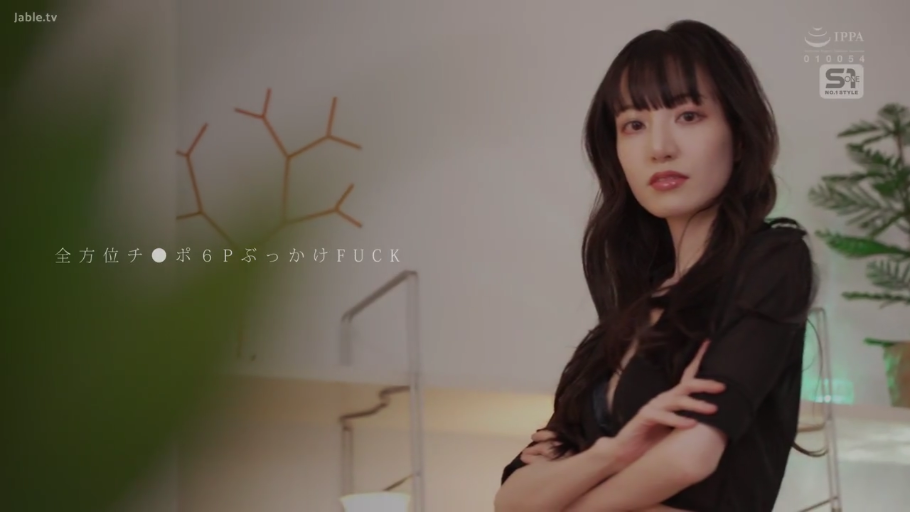 室内 · 微笑 · 诱惑 · 侧脸 · 黑色常服 · 唇部 · 浅景深